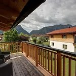 בית נופש Mit Pool Und Bergblick In *