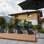 Mit Pool Und Bergblick In אינזל
