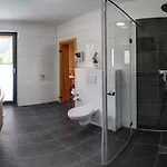 Mit Pool Und Bergblick In בית נופש