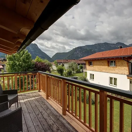 度假居 Mit Pool Und Bergblick In *