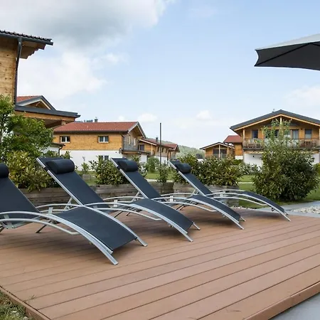 度假居 Mit Pool Und Bergblick In *