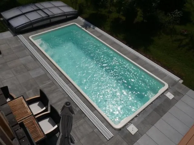 Nyaraló Mit Pool Und Bergblick In *
