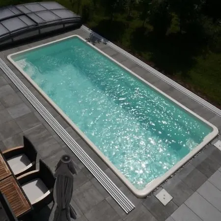 Сasa de vacaciones Mit Pool Und Bergblick In *