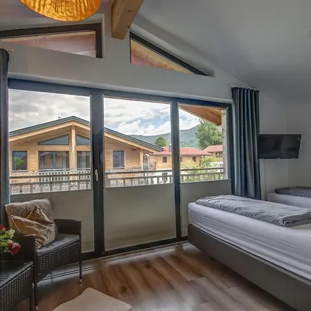Mit Pool Und Bergblick In Nyaraló Inzell