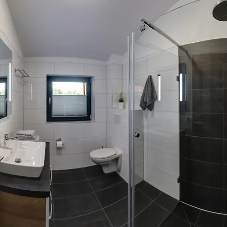 Сasa de vacaciones Mit Pool Und Bergblick In *